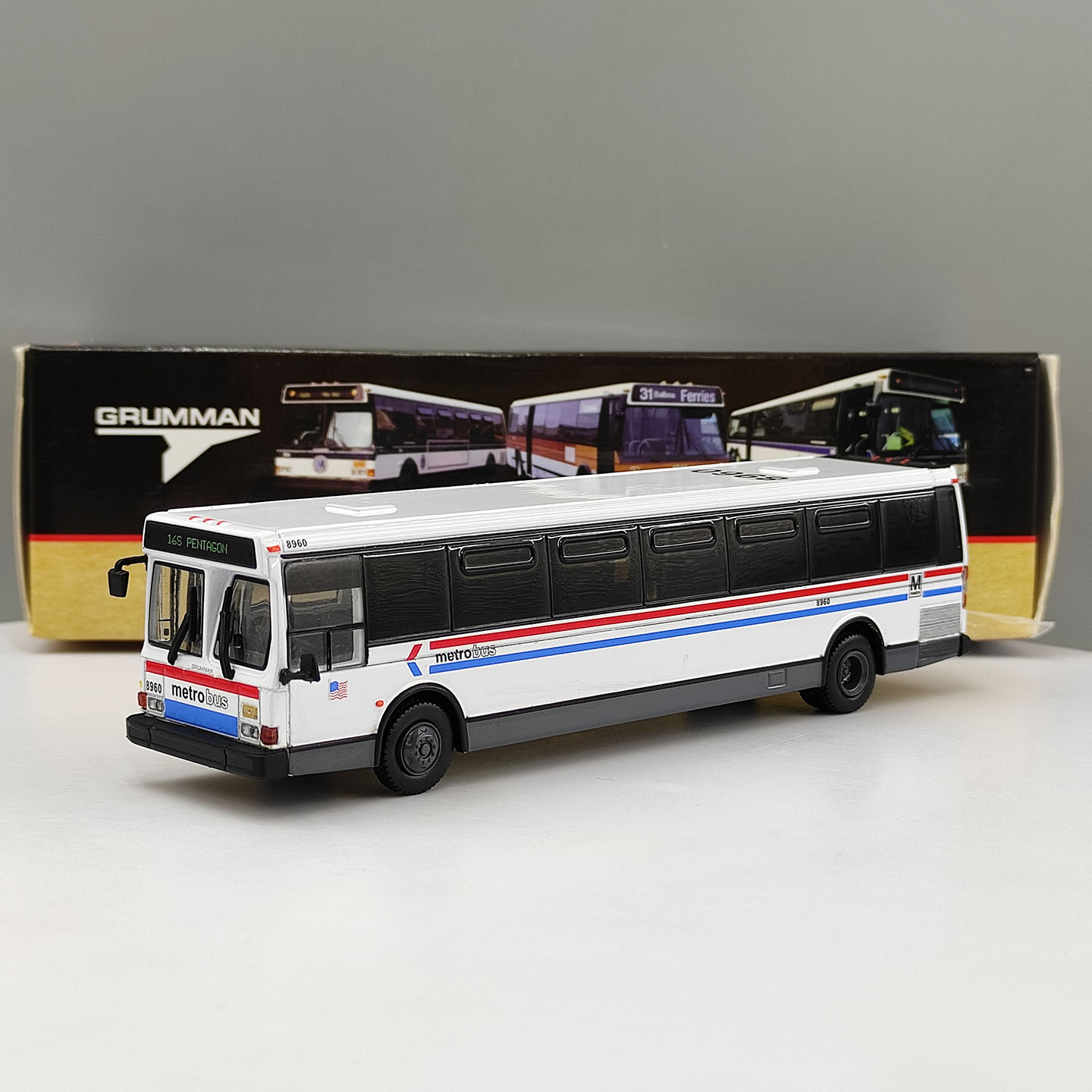 Vintage Collectibles & More Llc Photos - Diecast IR 1:87 schaal vintage bus,